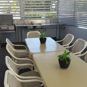 Amira Hotel Main Beach